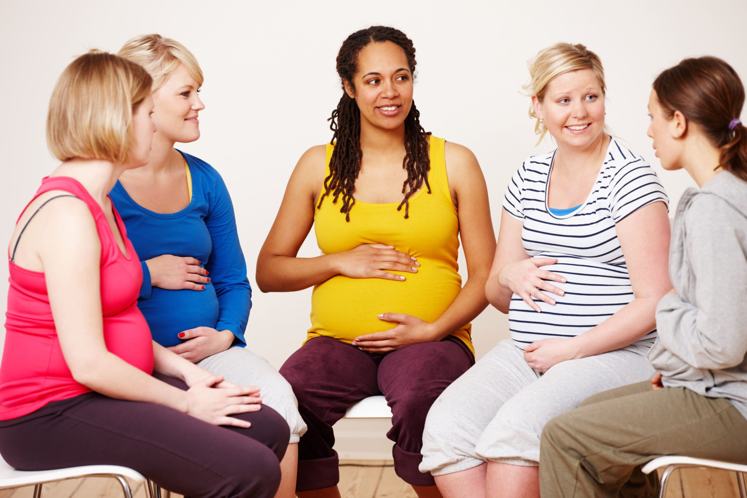 A group of pregnant women discussing on the best antenatal classes for pregnant women in Malaysia